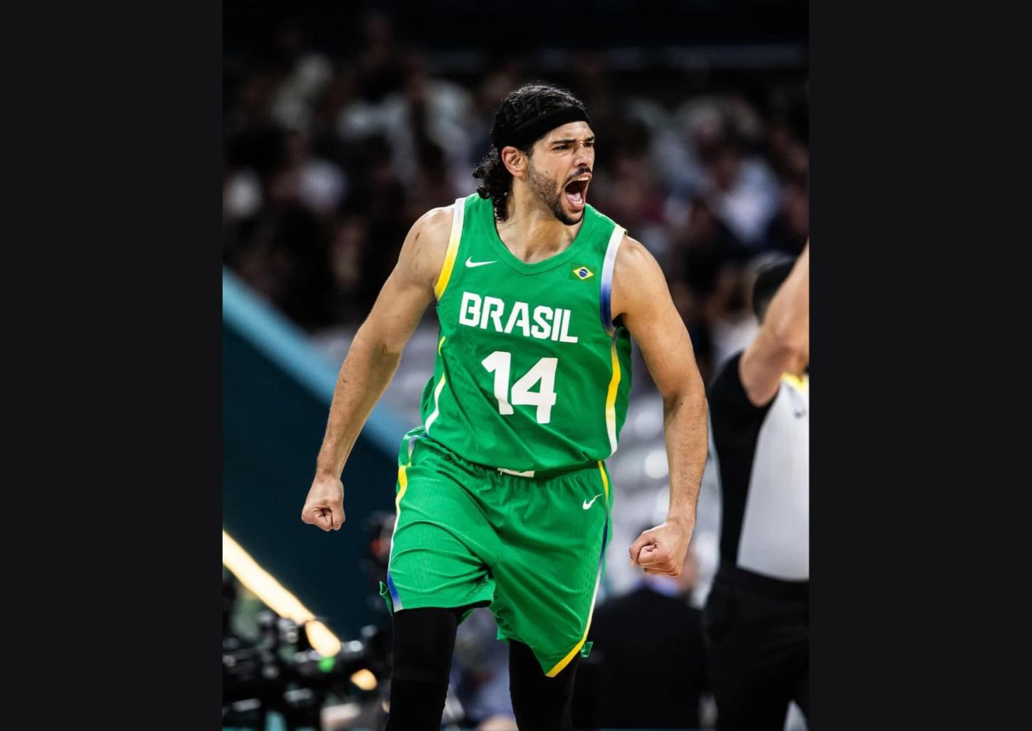 Basquete masculino estreia com derrota nas Olimpíadas; francano foi destaque