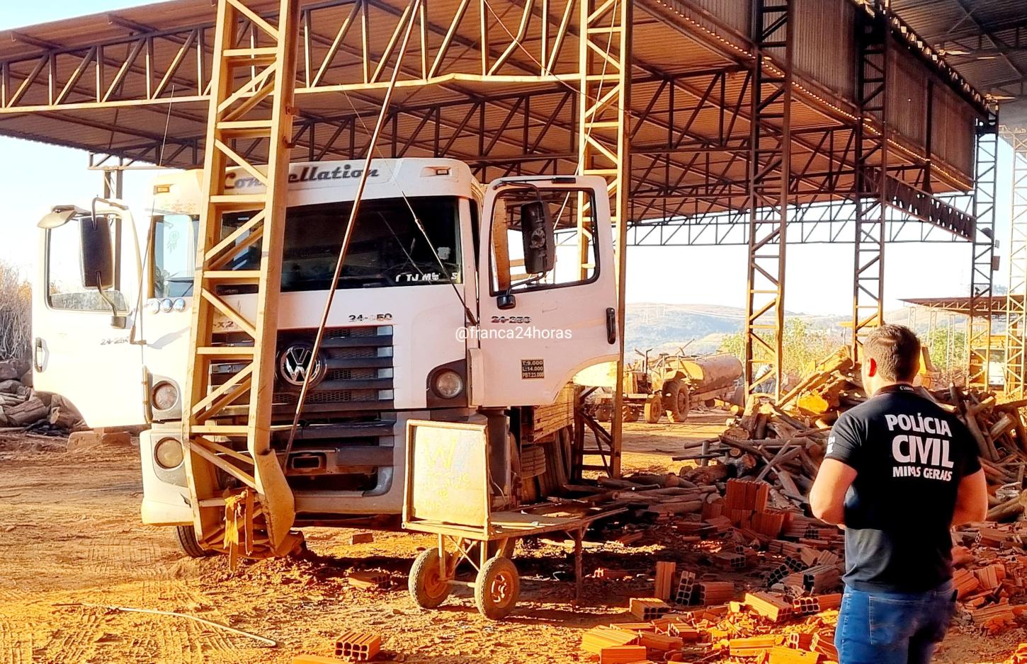 Ex-funcionário atropela gerente, furta caminhão, tenta fugir, mas acaba preso