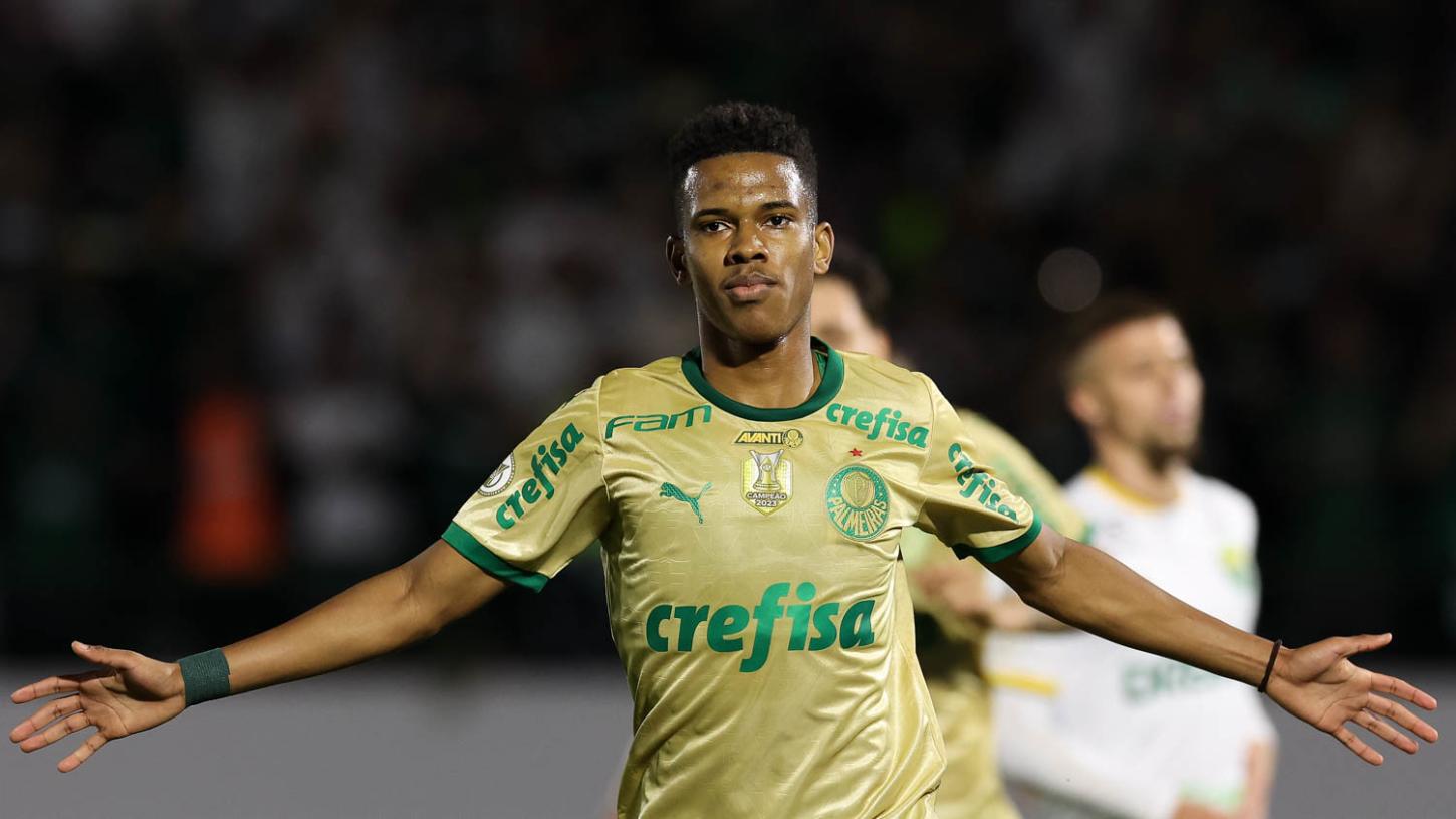 Atacante francano marca duas vezes em goleada do Palmeiras no Brasileirão