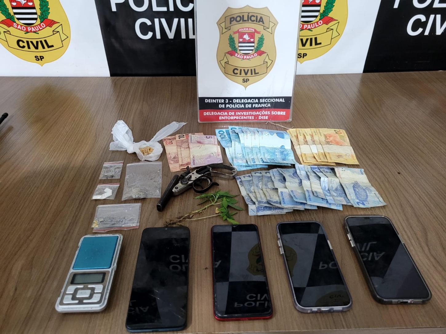 Família unida no tráfico de drogas é presa pela DISE no Jardim Pinheiros