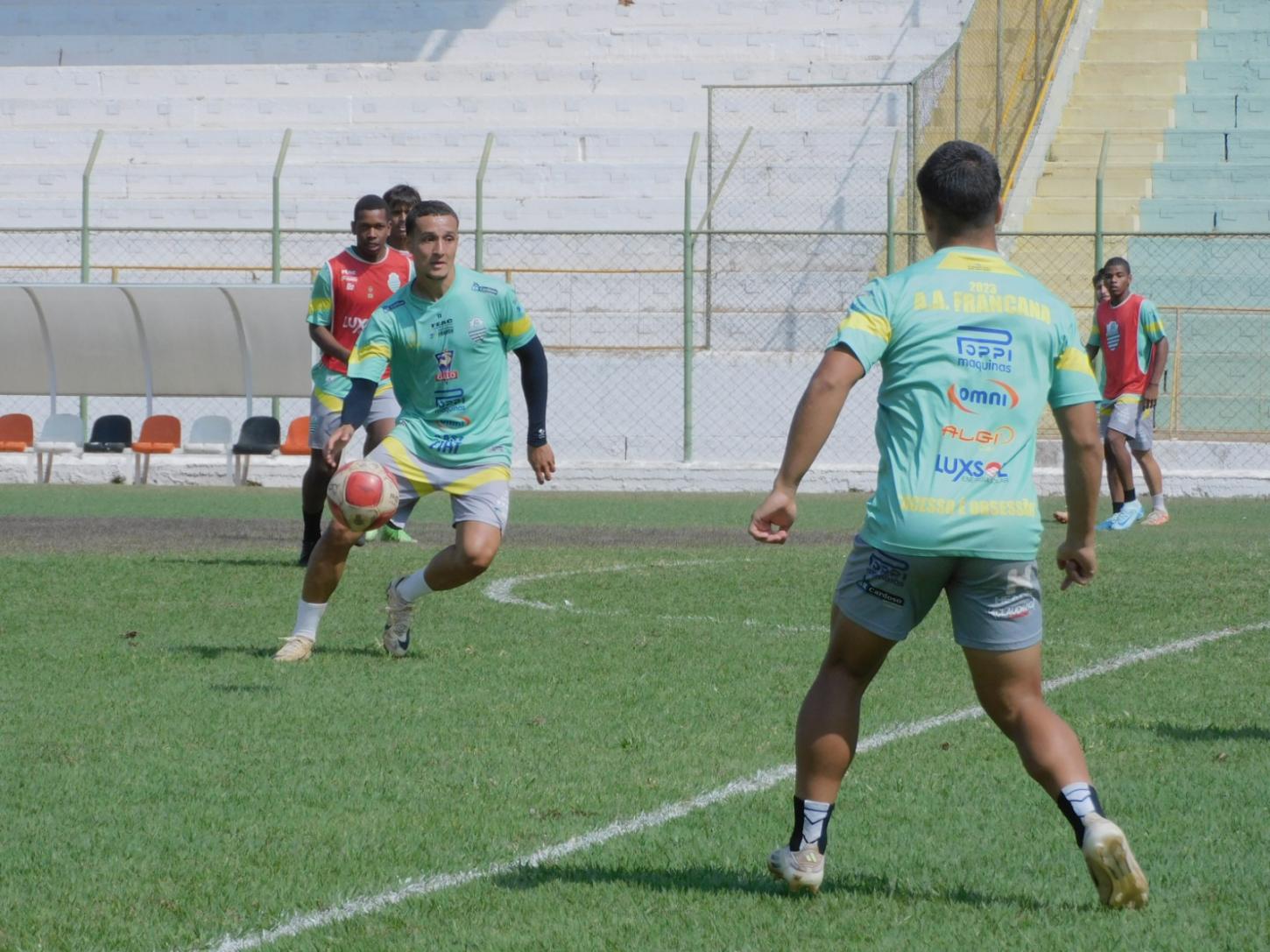 Francana e Votuporanguense jogam no domingo no 1º confronto do mata-mata