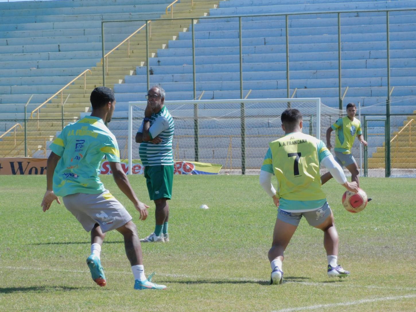 Francana enfrenta o Comercial neste domingo no estádio Lanchão