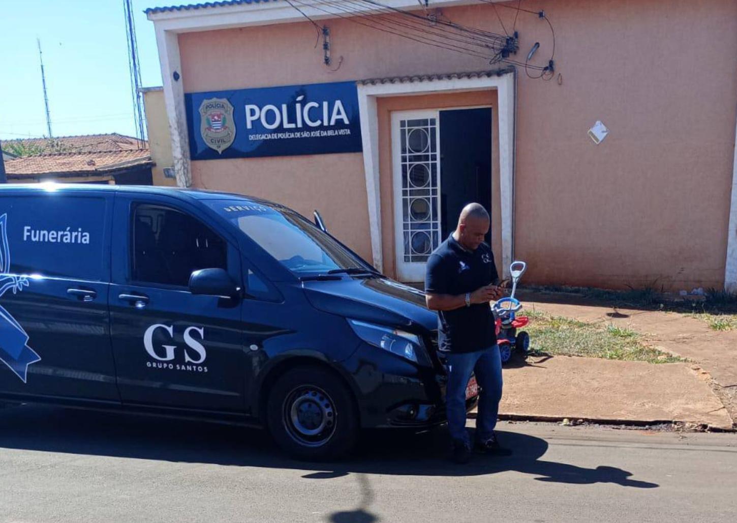 Homem estranha atraso em pagamento de aluguel e encontra inquilino morto