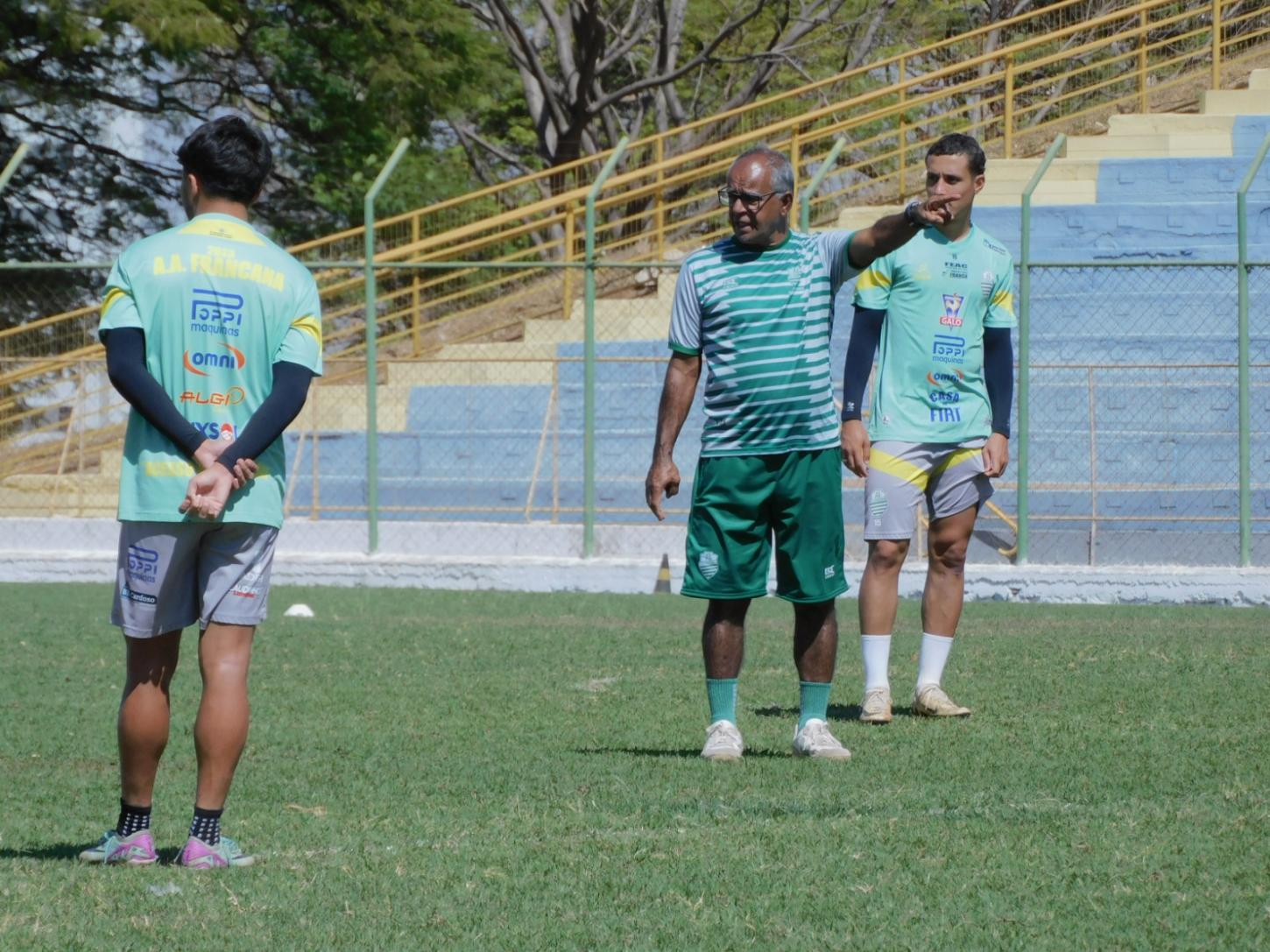 Jogadores da Francana treinam pênaltis para partida decisiva