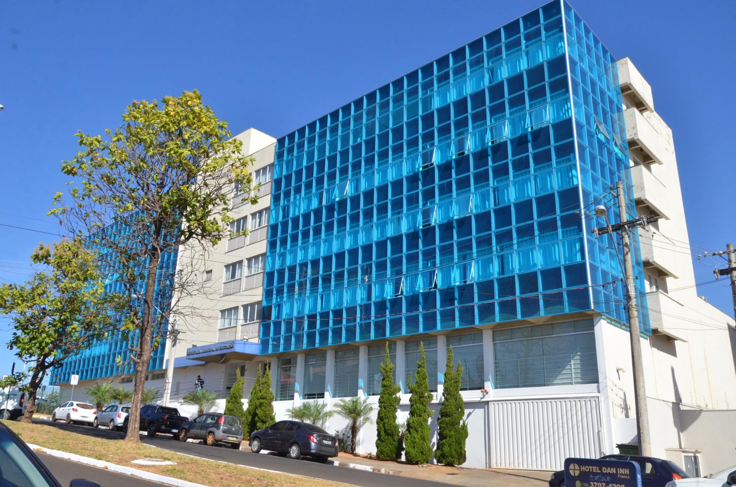 Prefeitura suspende aulas em creche e escolas devido a falta de água em Franca