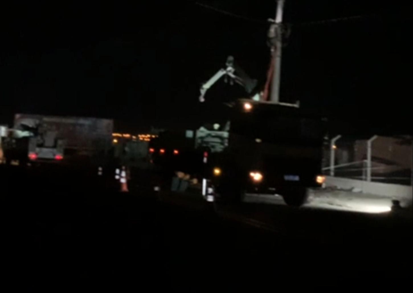 Quedas de postes: trecho da avenida Geralda Rocha Silva continua interditado