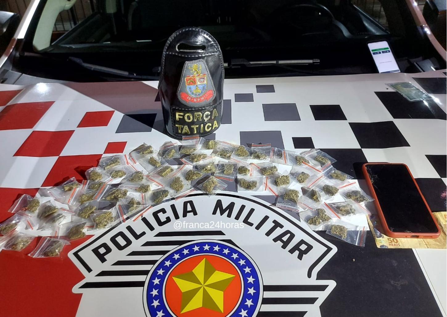 Traficante tenta esconder droga em cano e acaba preso pela Força Tática