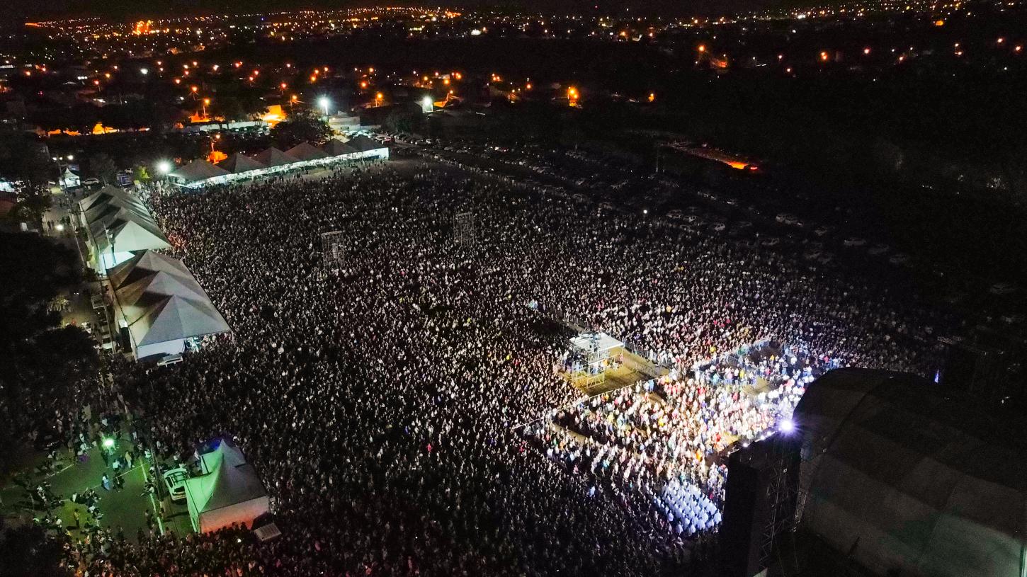 50 mil pessoas participaram da missa do padre Marcelo Rossi durante o Hallel