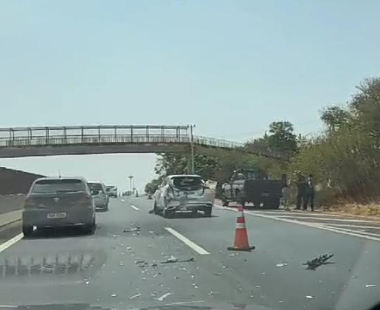 Acidente entre três carros deixa Cândido Portinari parcialmente interditada