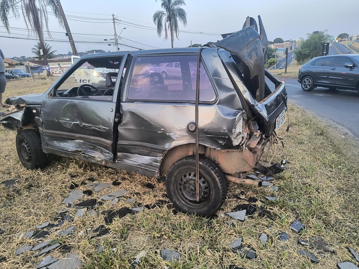 Carro e carreta se envolvem em acidente na rodovia Engenheiro Ronan Rocha