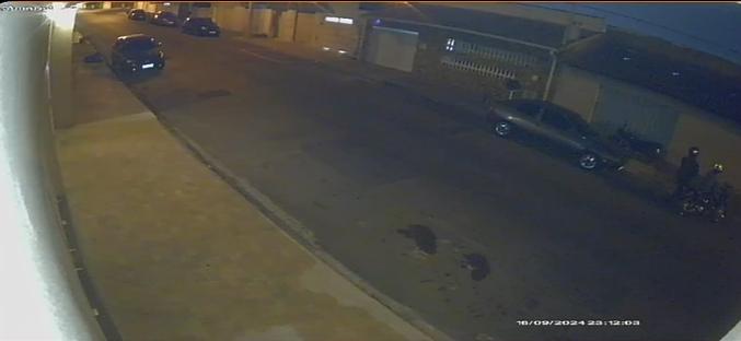 Dois ladrões furtam moto no Jardim Riviera em Franca