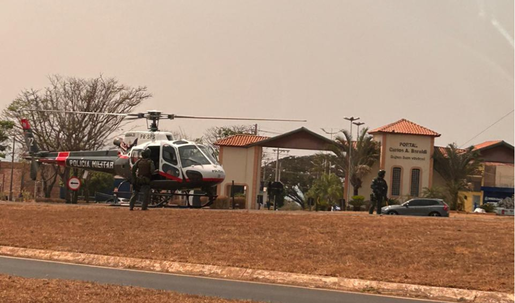 Helicóptero Águia da PM é usado para combater incêndio em Rifaina