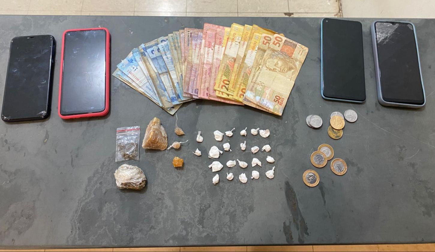 PM prende duas mulheres e um homem no Jardim Redentor por tráfico de drogas
