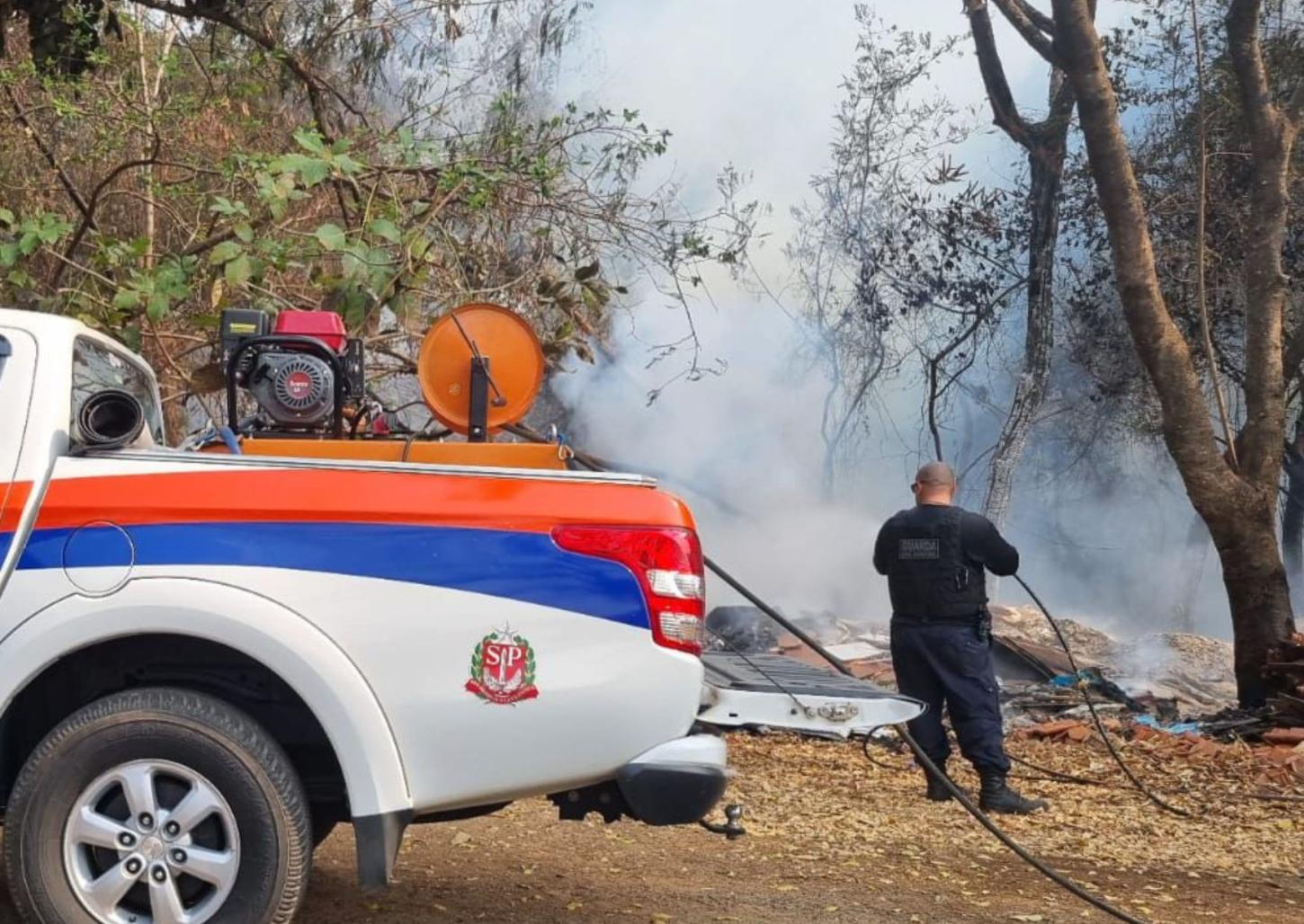 GCM e Defesa Civil combatem incêndio na zona norte de Franca