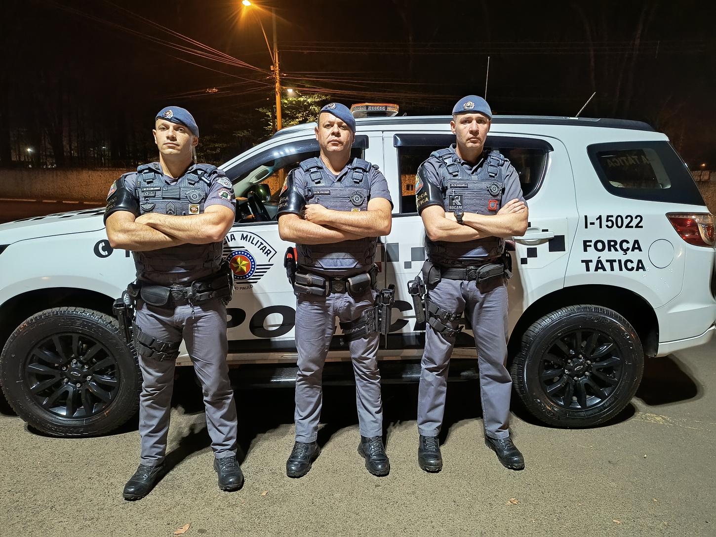 Traficante é preso pela Força Tática na praça da Vila Santa Luzia