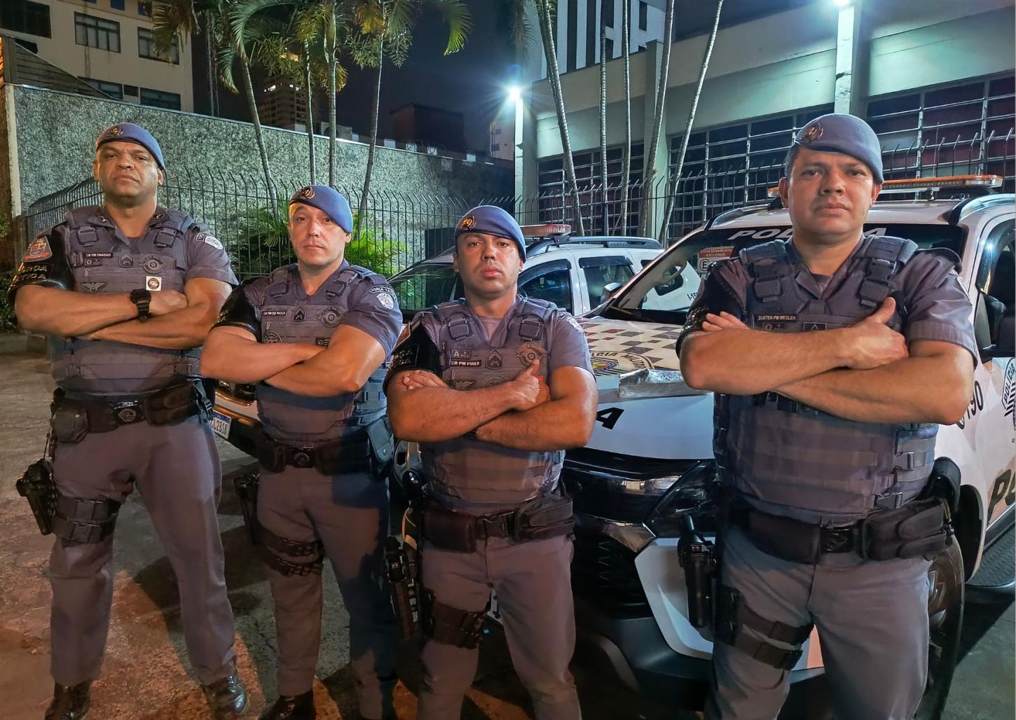 Traficante tenta fugir, quase atropela equipe da Força Tática e acaba preso