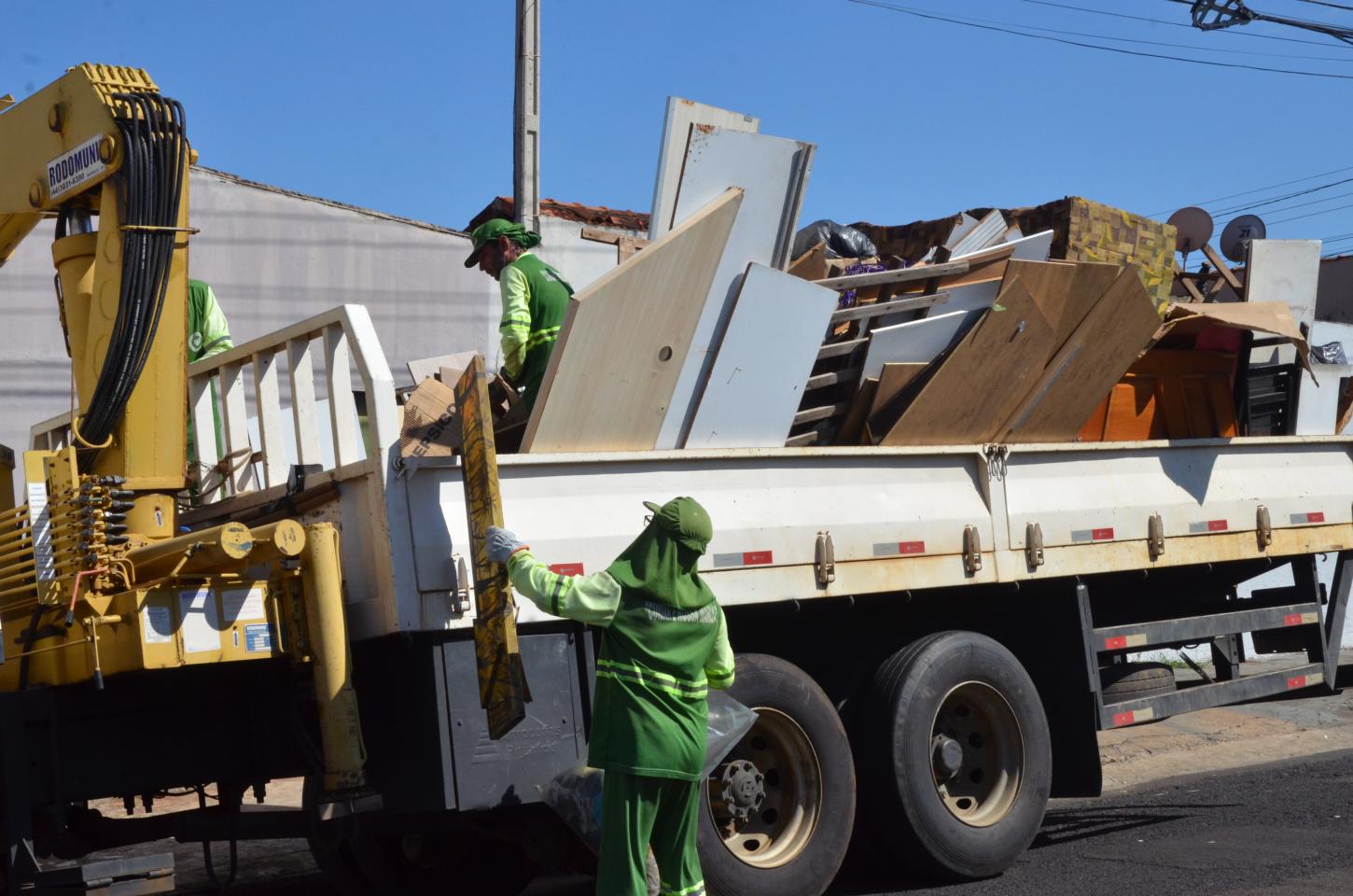 18 bairros recebem o “Arrastão da Limpeza” no sábado (26)