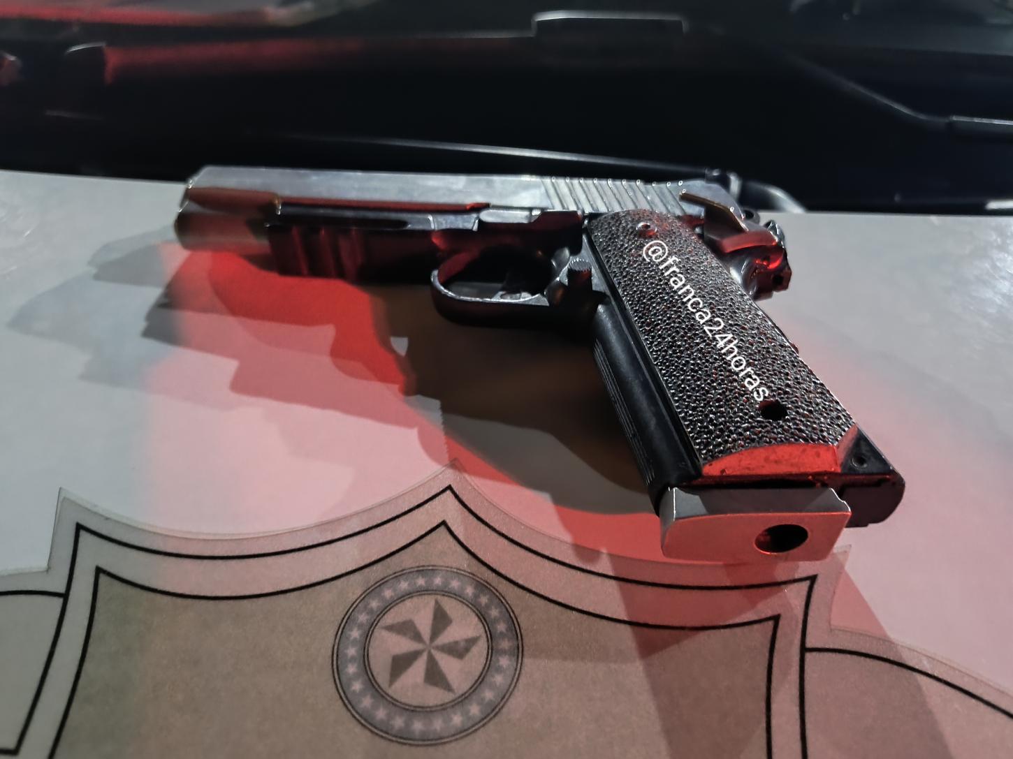 Caminhoneiro é flagrado com réplica de pistola na rodovia Ronan Rocha