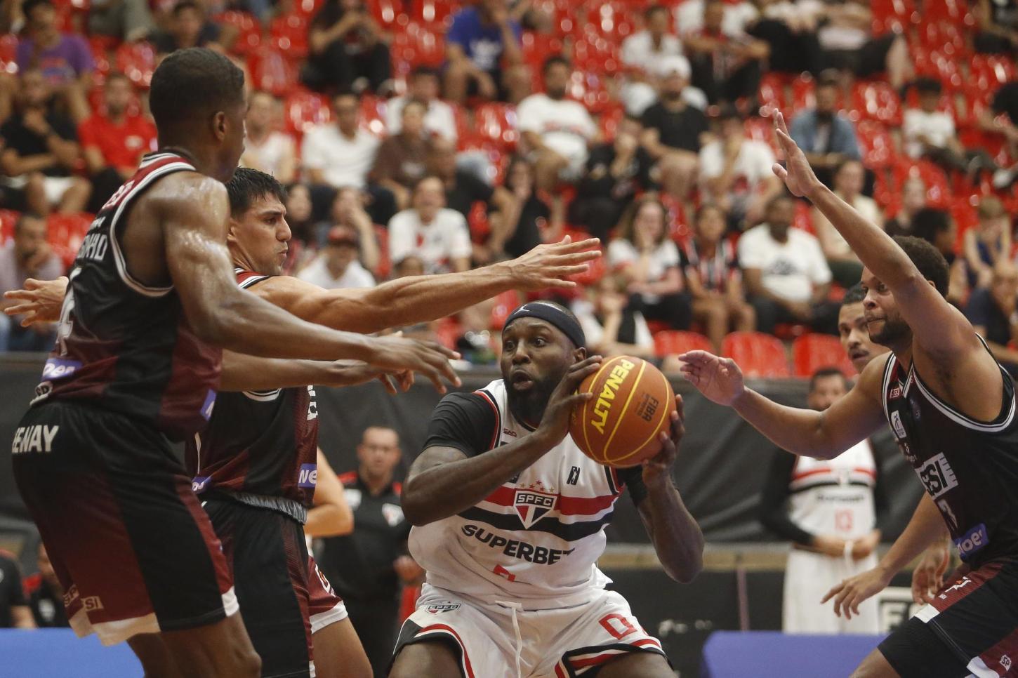 Franca perde para o São Paulo fora de casa e sofre a primeira derrota no NBB