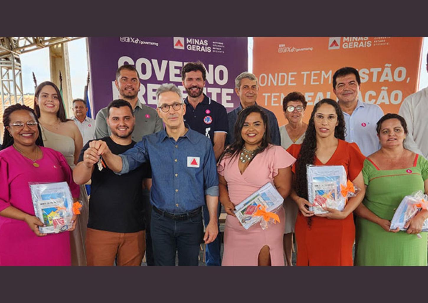 Governador Romeu Zema visita Claraval e entrega casas populares