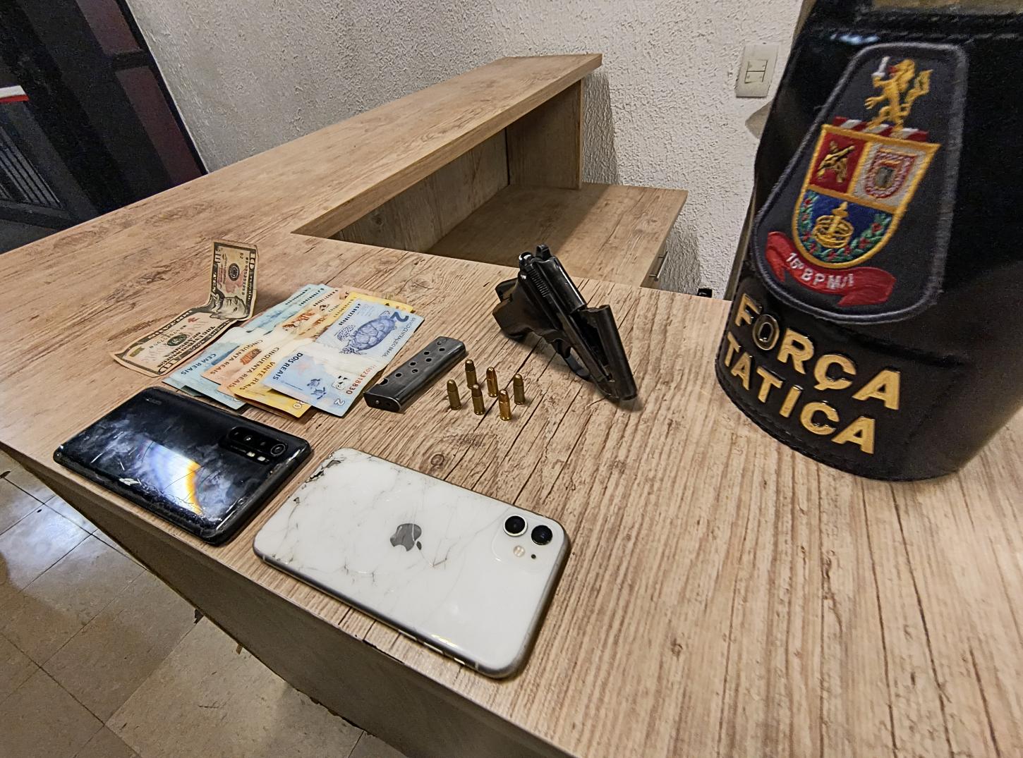 Homem é flagrado pela Força Tática com arma de fogo próximo a posto