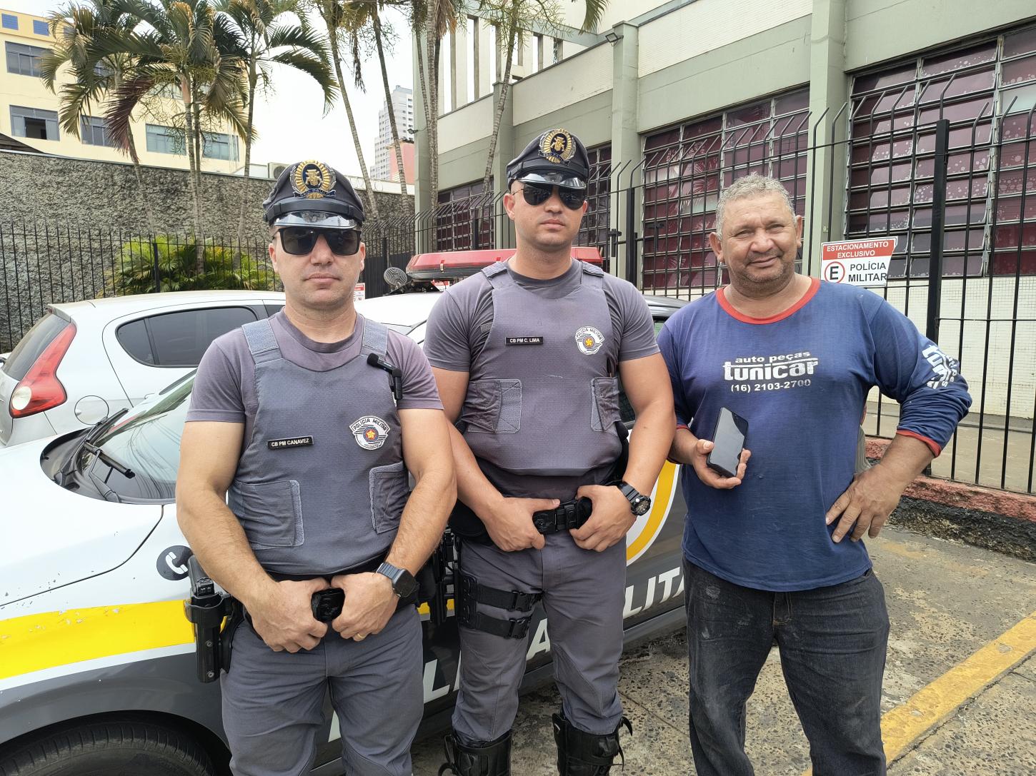 Ladrão é preso pela Polícia Rodoviária após furtar celular em caminhonete