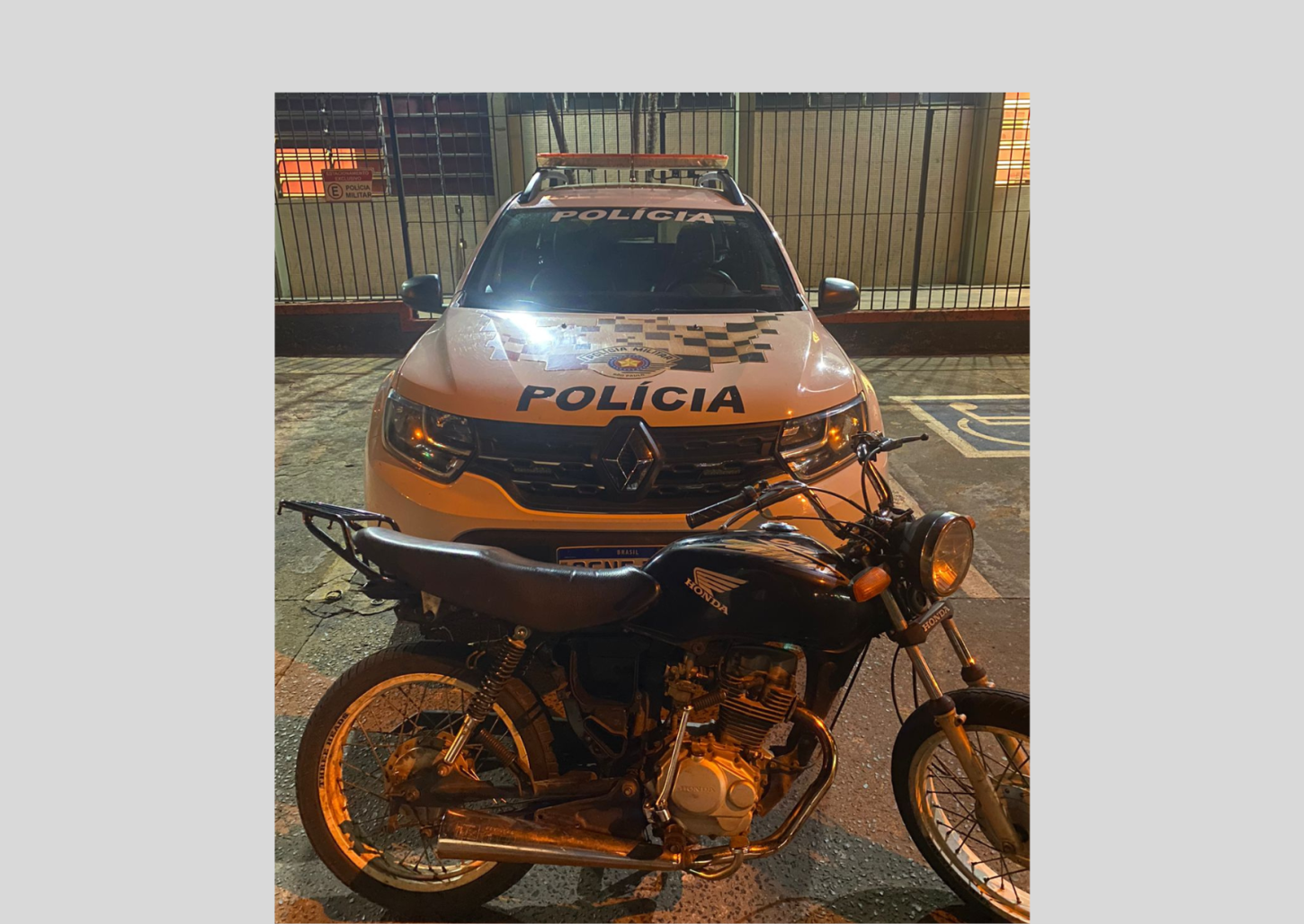 Adolescentes são flagrados pela PM com moto furtada no Jardim Paulistano