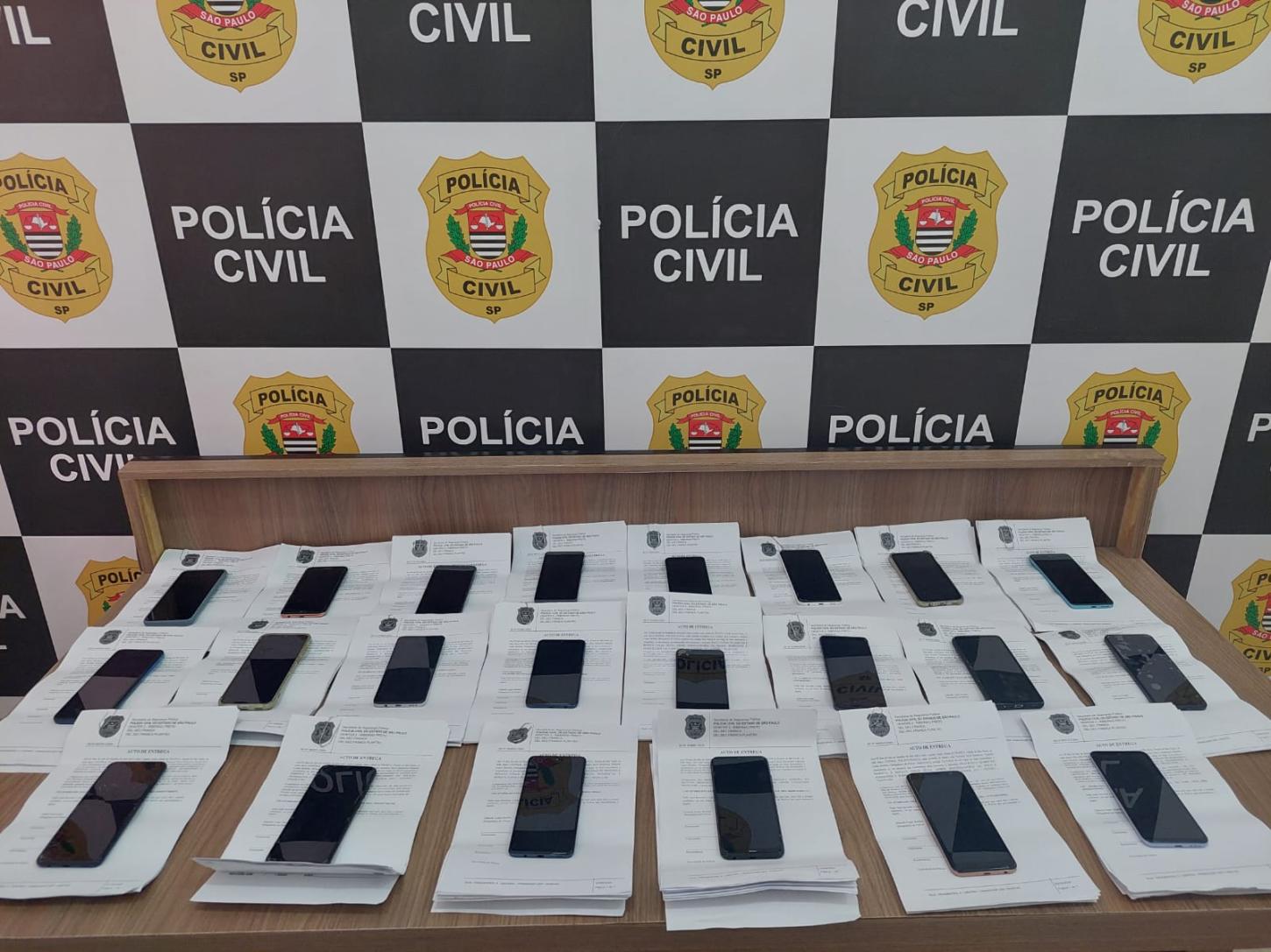 Polícia Civil recupera 30 celulares e devolve para os proprietários