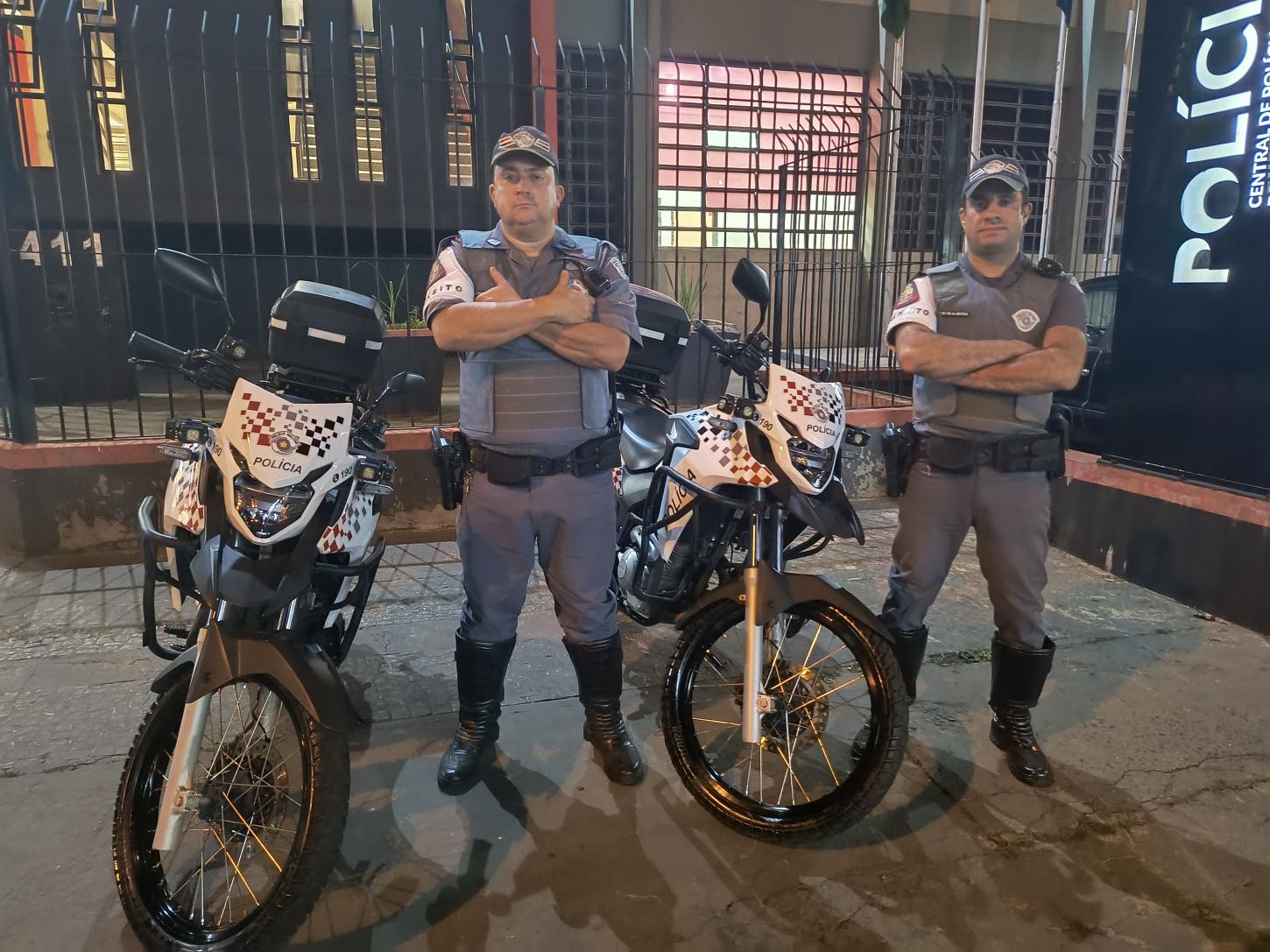 Policiais militares do Pelotão de Trânsito recuperam moto furtada em Franca