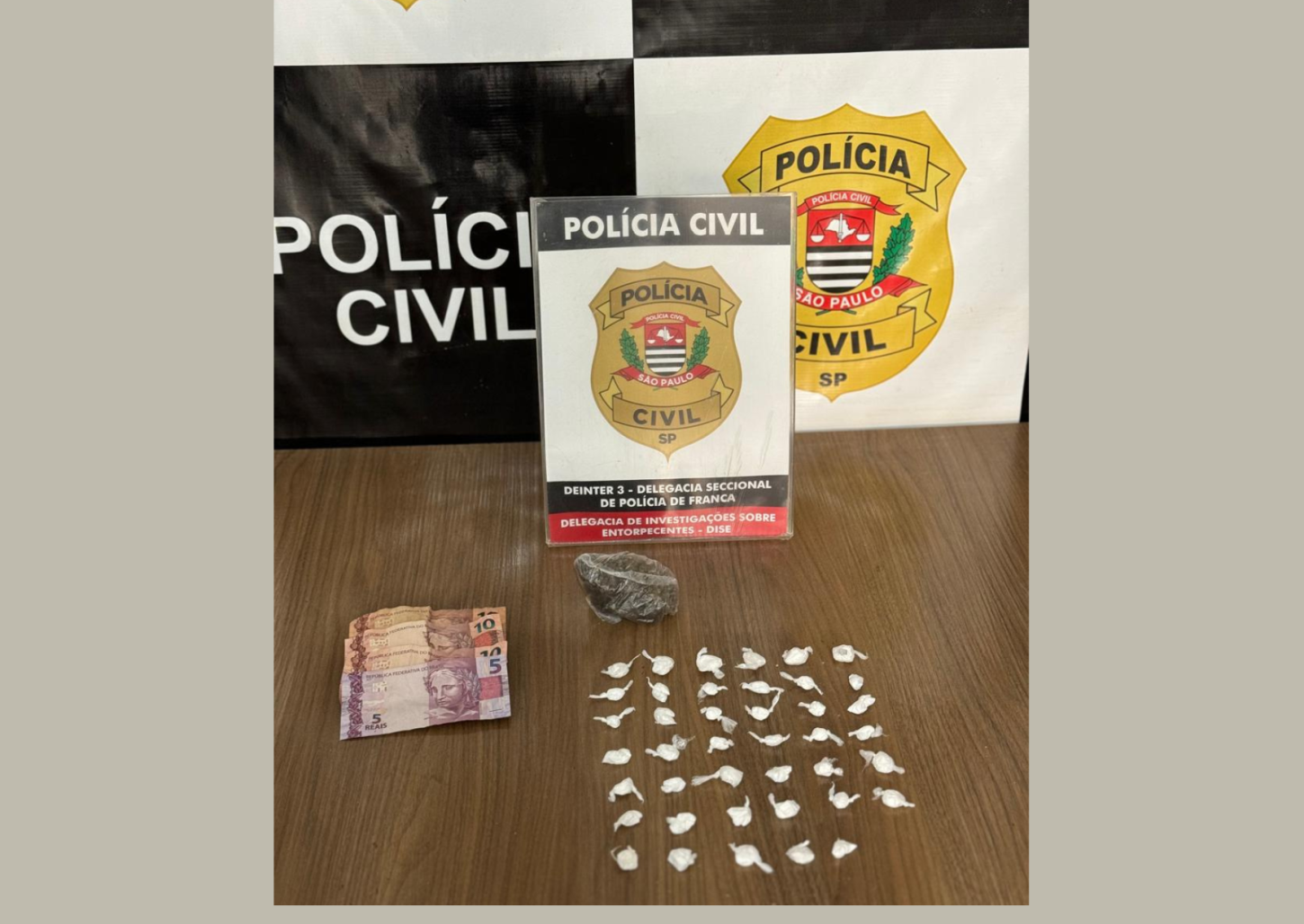 Procurada pela justiça é flagrada pela DISE traficando no Jardim Aeroporto