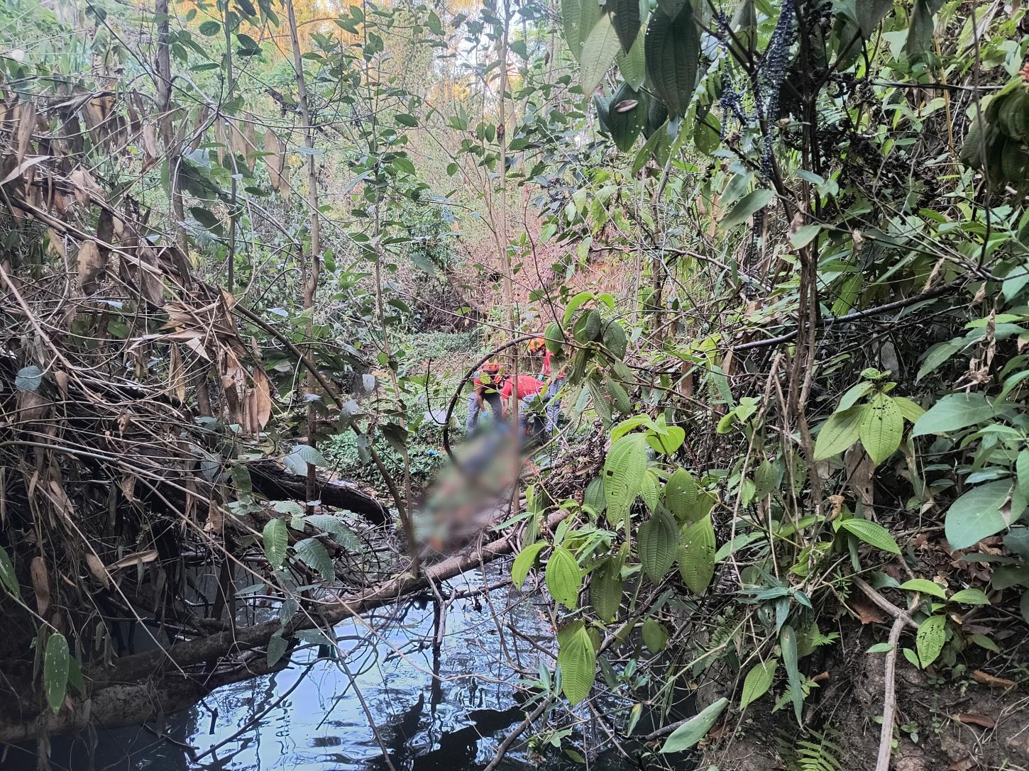 Sepultado homem que foi encontrado morto em riacho em área de mata