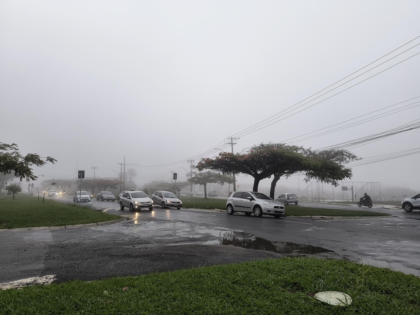Sexta-feira começa com neblina e chuva; fim de semana pode ser chuvoso