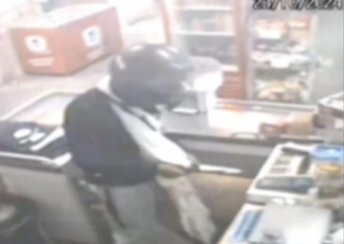 Ladrão que assaltou mini mercado na Vila Rezende é preso pela Polícia Militar