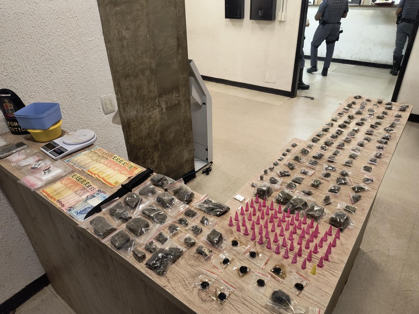 Traficante é preso pela Força Tática com haxixe, cocaína e maconha