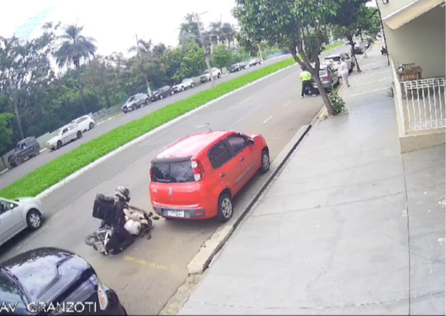 Acidente em avenida do Piratininga deixa entregador ferido