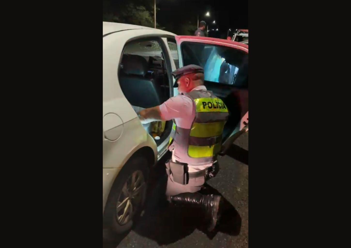 Casal e amigo são presos pela Polícia Rodoviária com cocaína