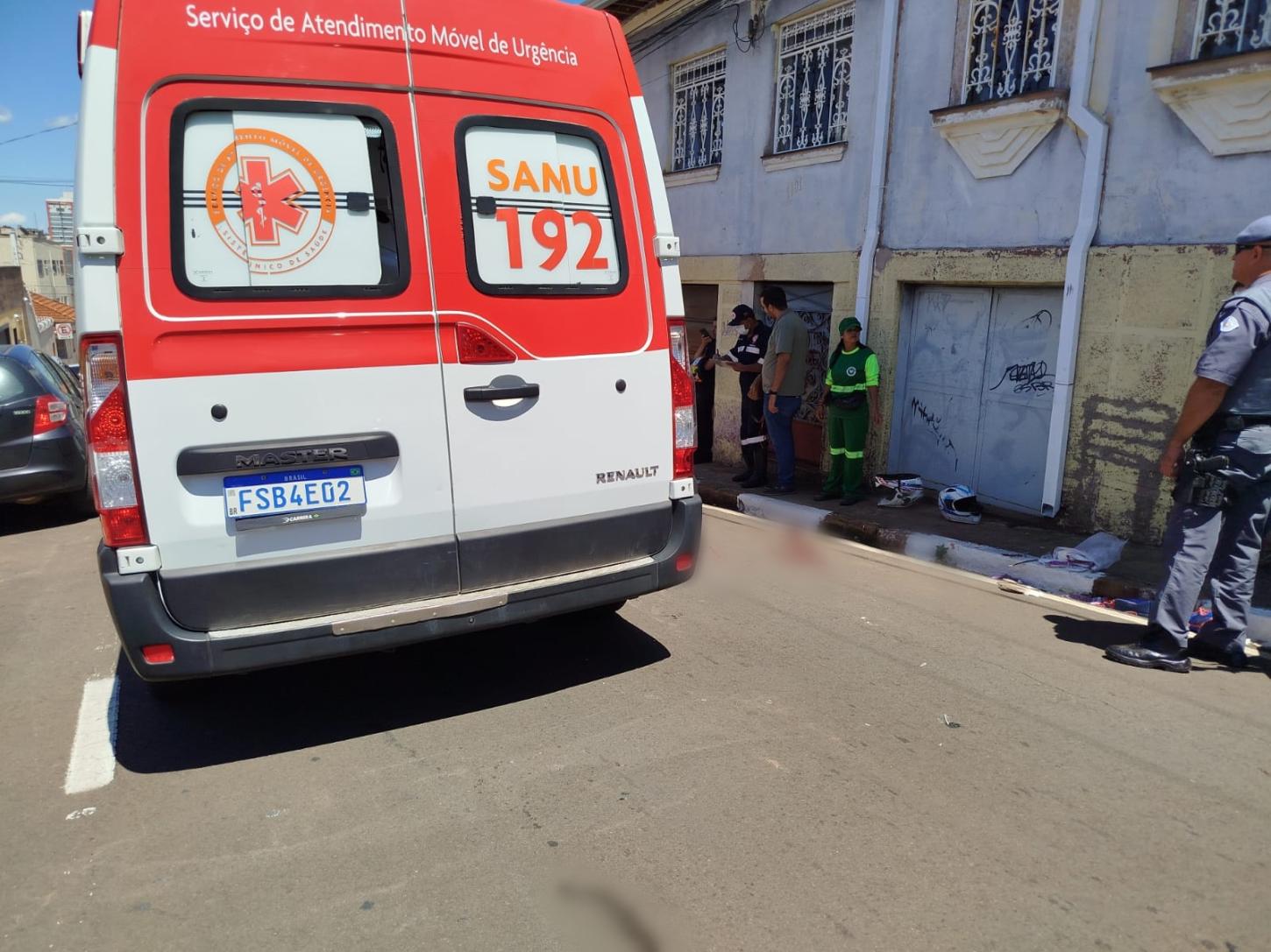 Casal sofre ferimentos graves em acidente no Centro de Franca