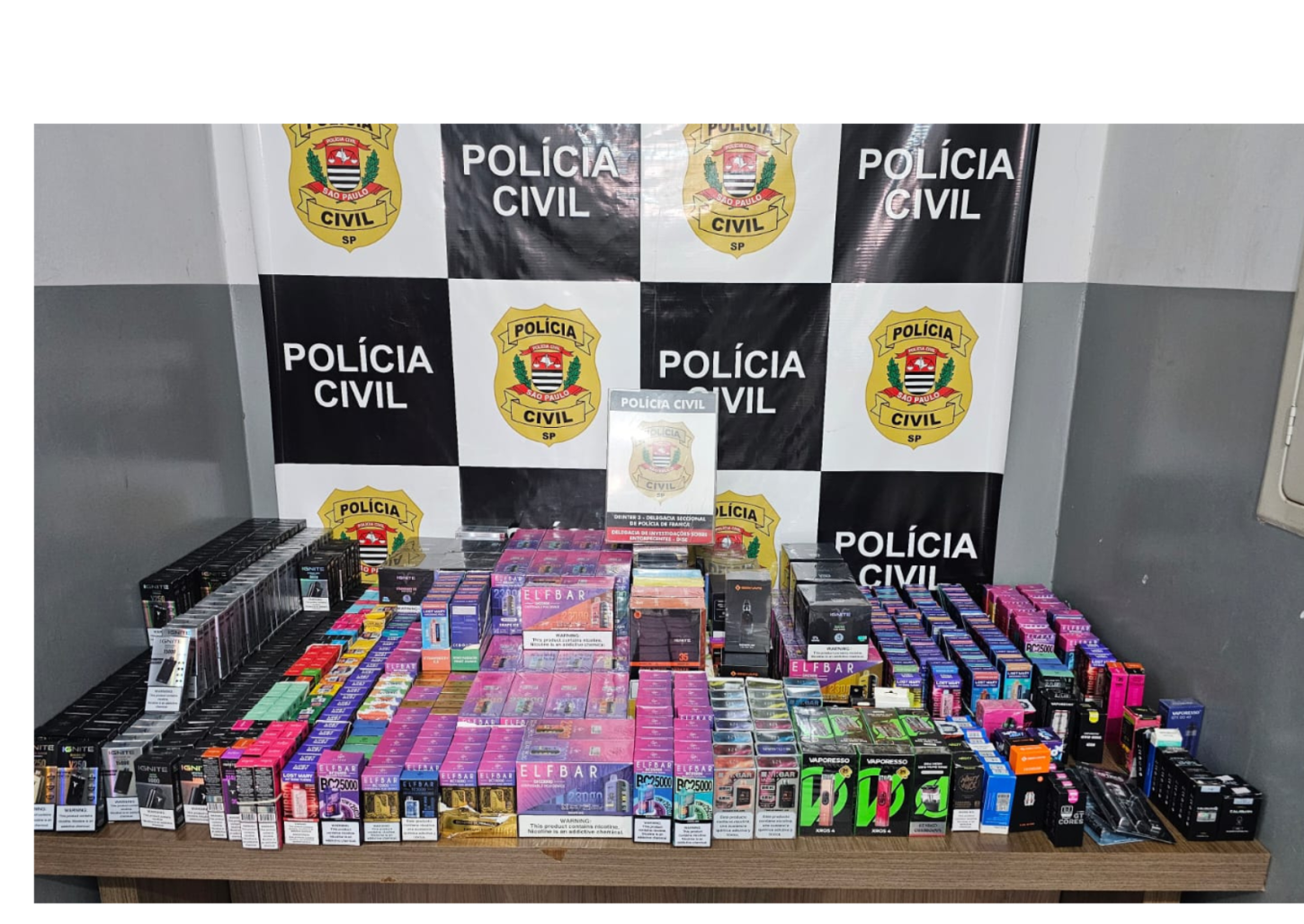 DISE prende comerciante que vendia cigarros eletrônicos em tabacaria