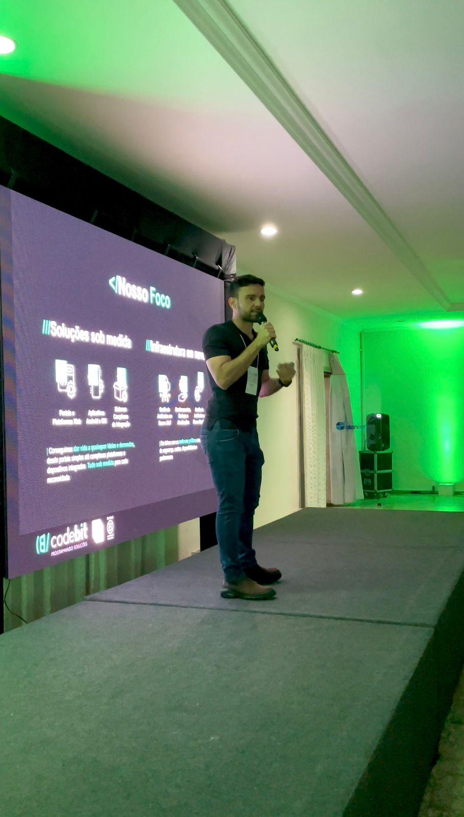 Empresa francana com filial na Flórida realiza evento de inteligência artificial