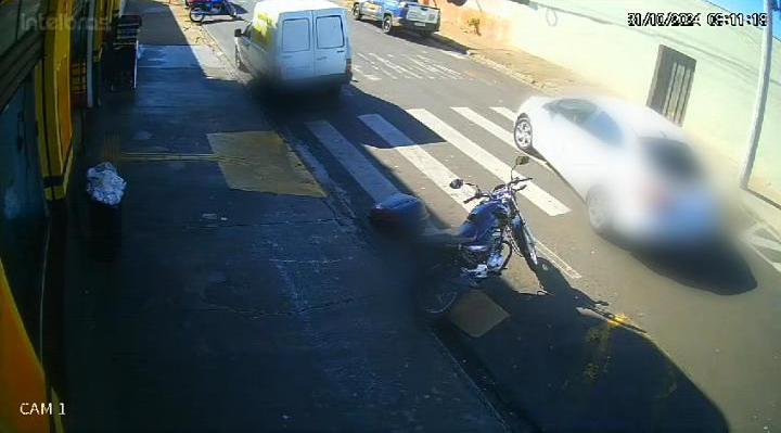 Passageira procura motorista de aplicativo que levou bolsa embora