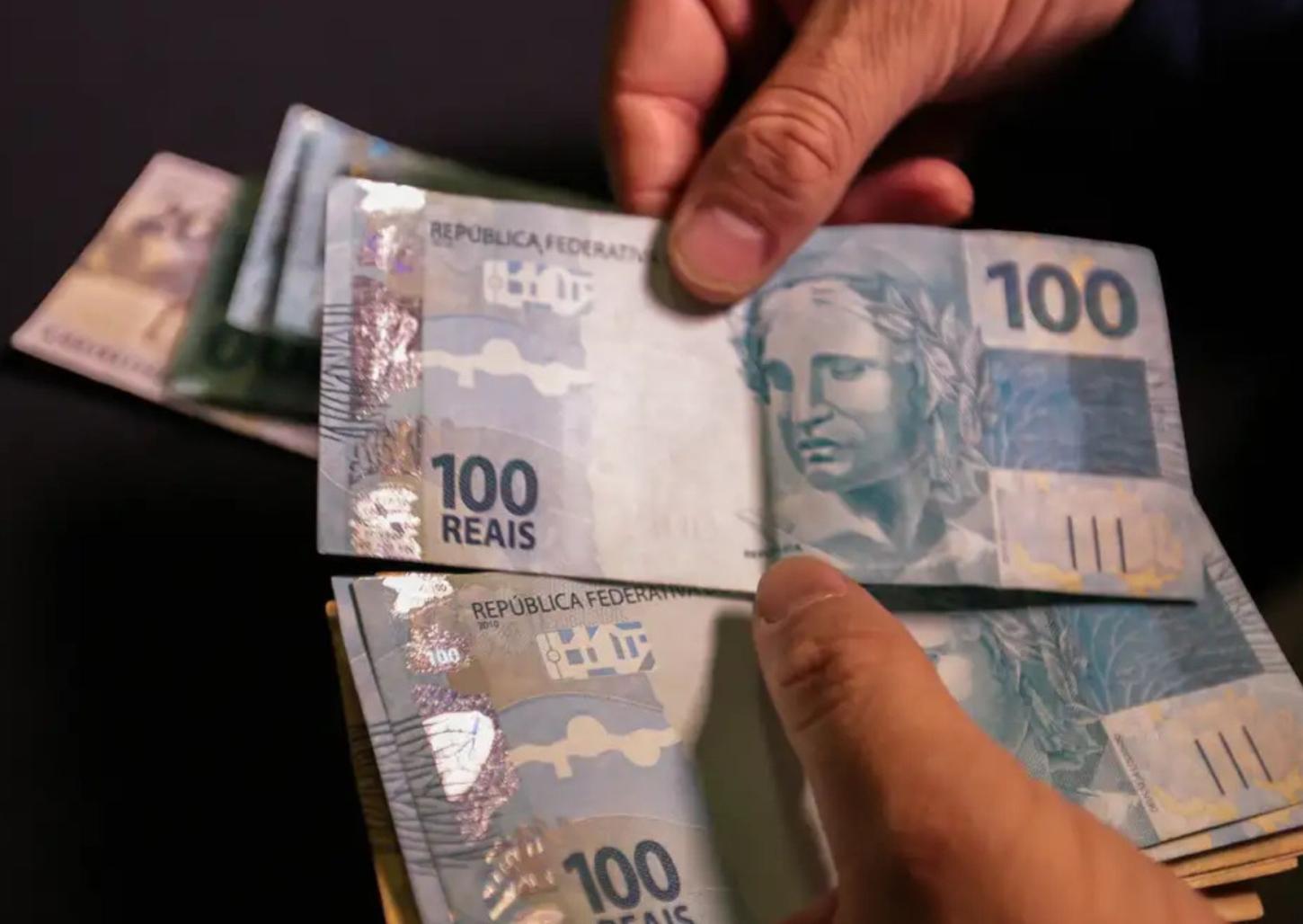Primeira parcela do décimo terceiro deve ser paga até sexta-feira (29)