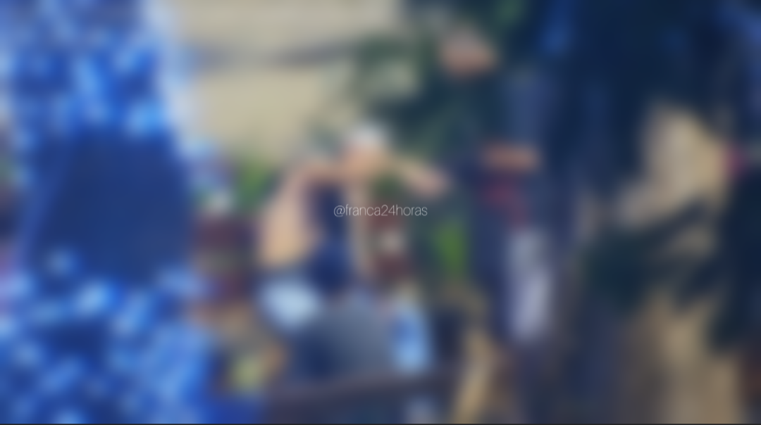 Câmera flagra traficante agindo na praça Barão; ele foi preso pela Rocam