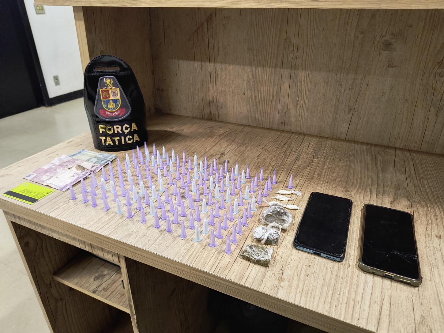 Força Tática prende dois traficantes em posto de combustíveis