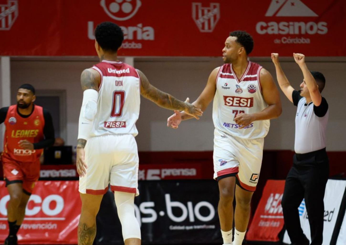 Franca vence o Leones e assume a liderança do grupo D da Champions