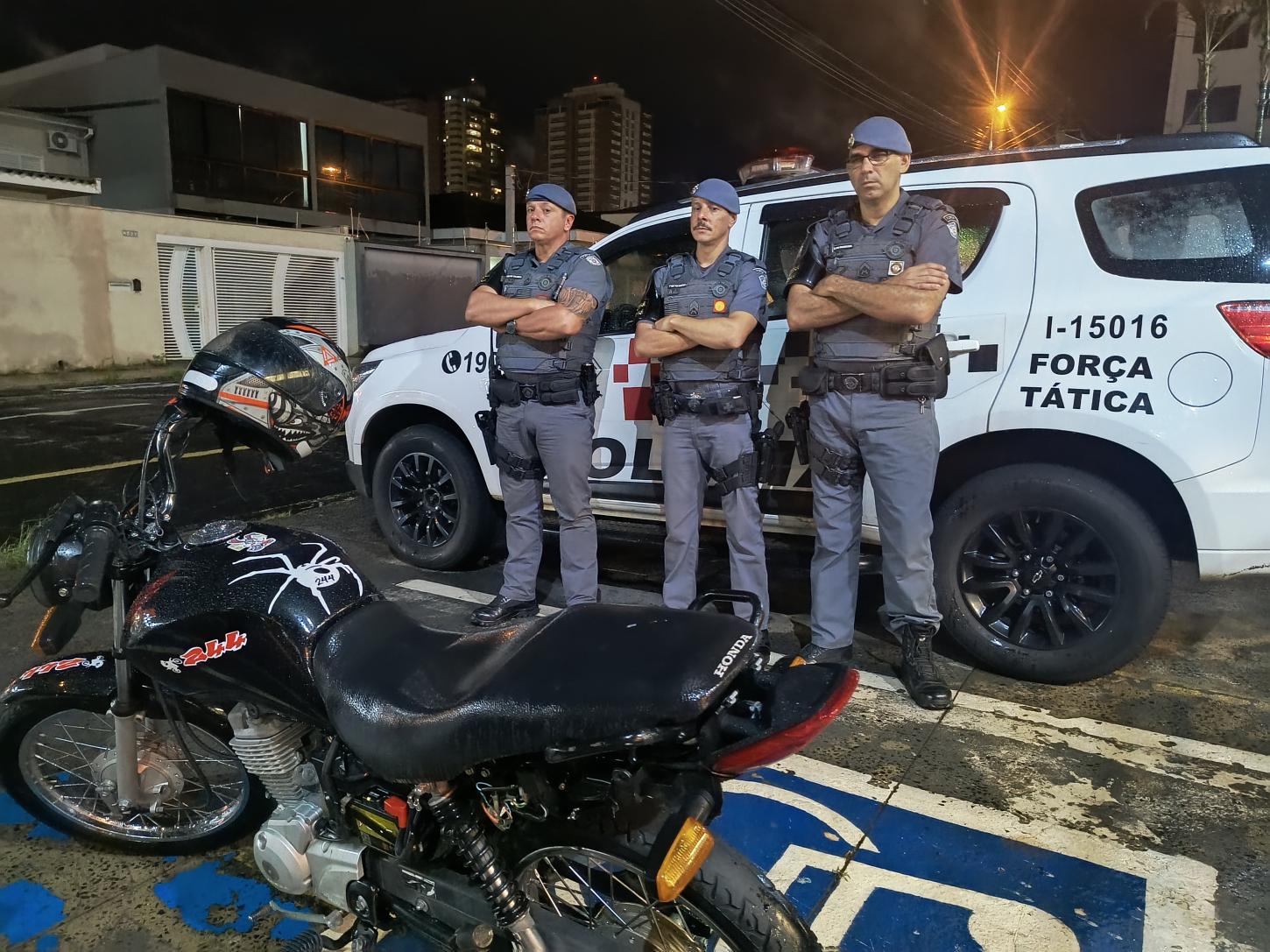 Moto furtada é recuperada pela Força Tática na Vila Chico Júlio