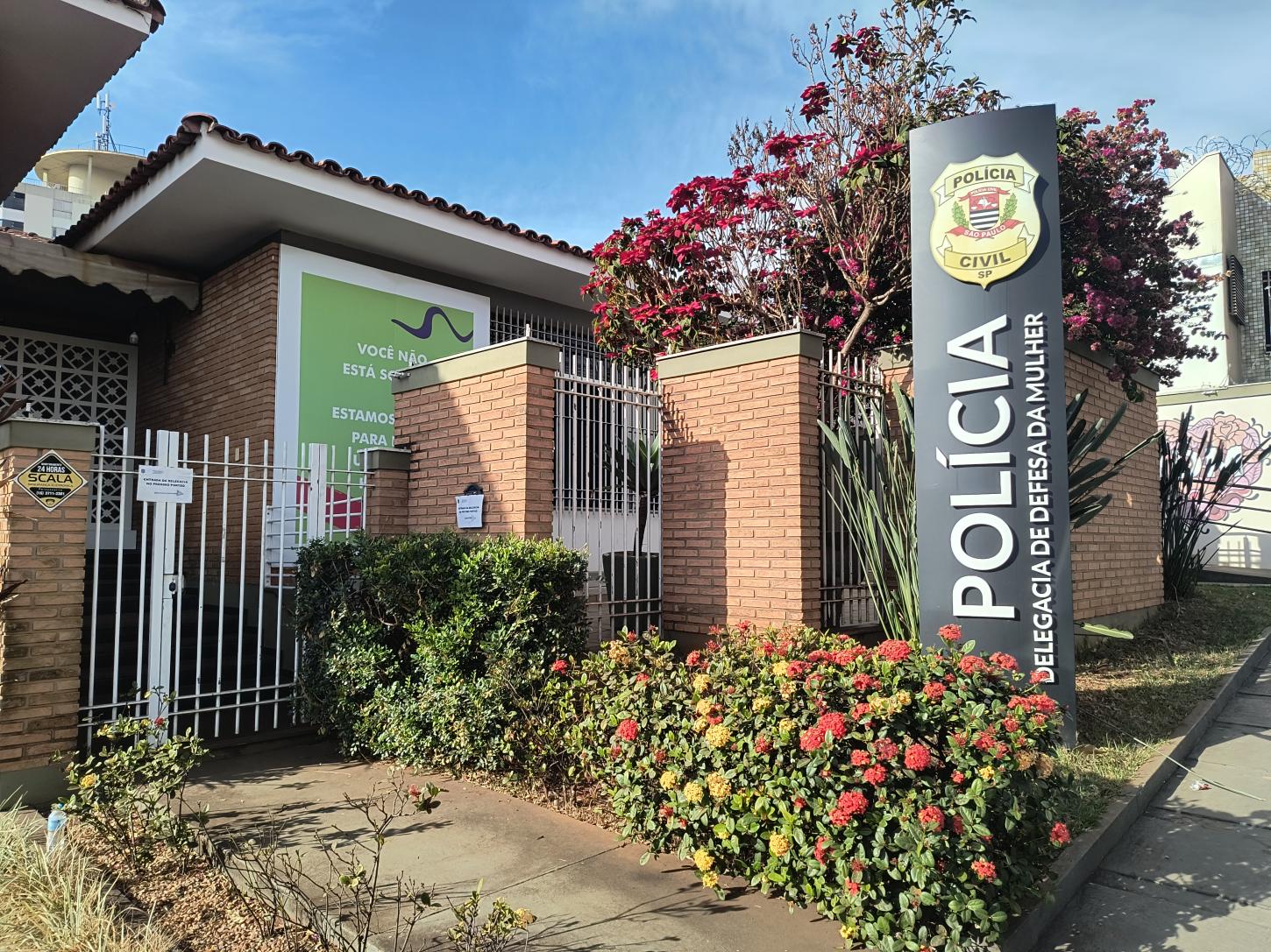 Homem não aceita fim do relacionamento e divulga fotos íntimas da namorada