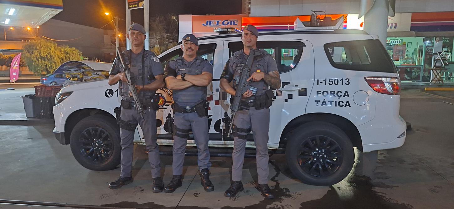 Força Tática prende ladrão e liberta vítima durante assalto em depósito