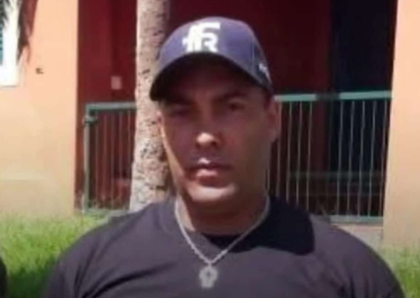 Homem é baleado e morto após atacar policiais durante abordagem na região