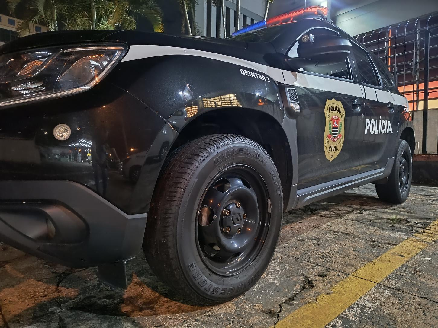 Adolescente se defende com espada após irmão agredi-lo com facão