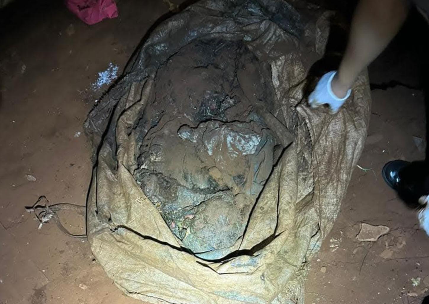 Corpo é encontrado enterrado em quintal de residência